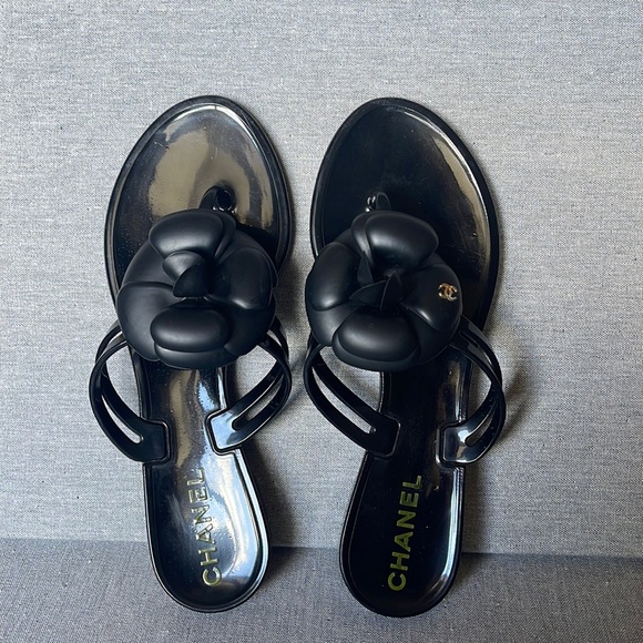 ❌SOLD❌Authentic Chanel rubber slippers - Picture 1 of 6